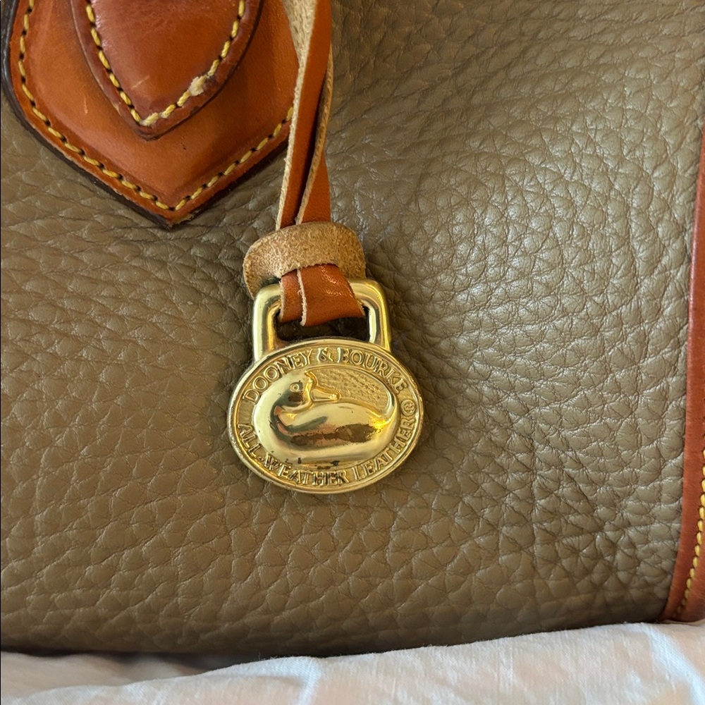 Vintage Dooney & Bourke pebbled leather satchel tote. Excellent condition! - Picture 7 of 9